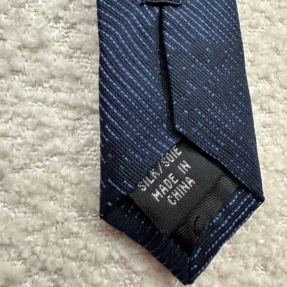 CALVIN KLEIN Dark Blue Skinny Necktie. NWOT - Picture 6 of 7